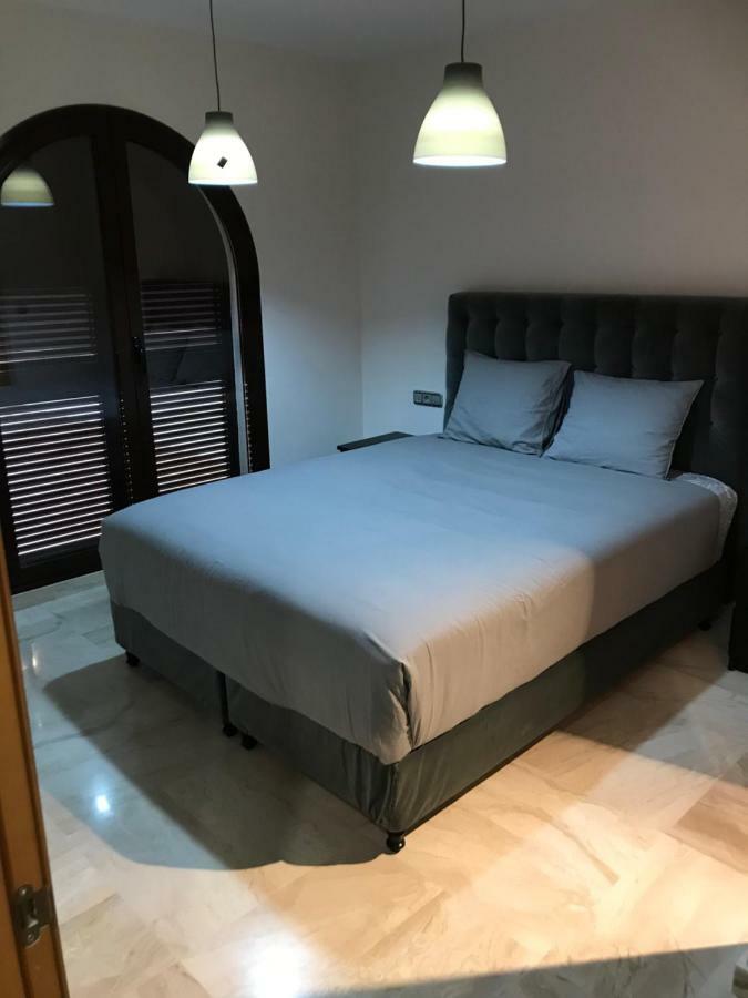Luxury Apartment Set In Dona Julia Golf Course Касарес Экстерьер фото